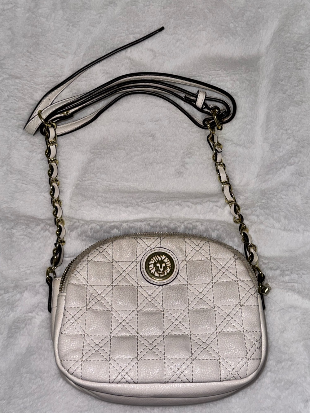 Quilted White Crossbody Bag with Gold-Tone Chain Strap